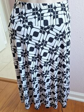 Smarty Black and White Geometric Maxi Skirt